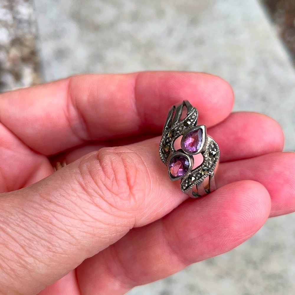 Vintage sterling silver Marcasite ring with amethyst - Picture 3 of 9